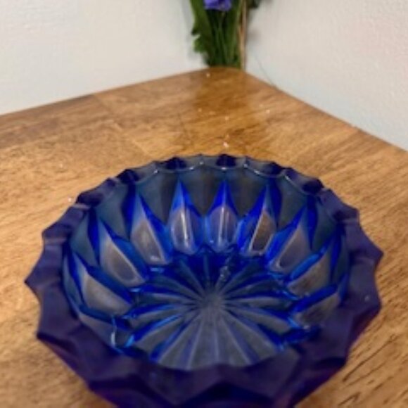 Vintage Cobalt Blue Glass Ashtray – Pressed Glass Starburst Dish Mid-Century Bar - Picture 3 of 4